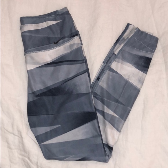 Nike Pants - Nike dri-fit printed leggings